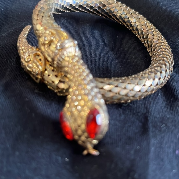 DL AULD VINTAGE SNAKE MESH GOLDTONE BRACELET - Picture 5 of 6